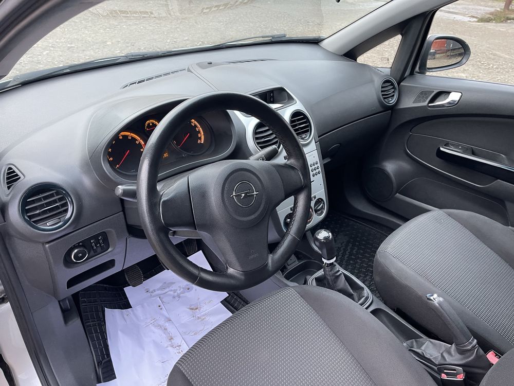 Продам  обмен Opel Corsa 1.2  бензин 5 дверный