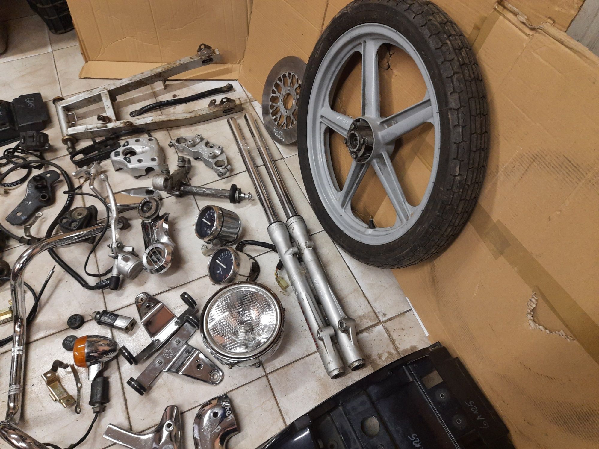 Hyosung GA 125 części cruise 1 koło oś lagi napęd licznik wiązka linki