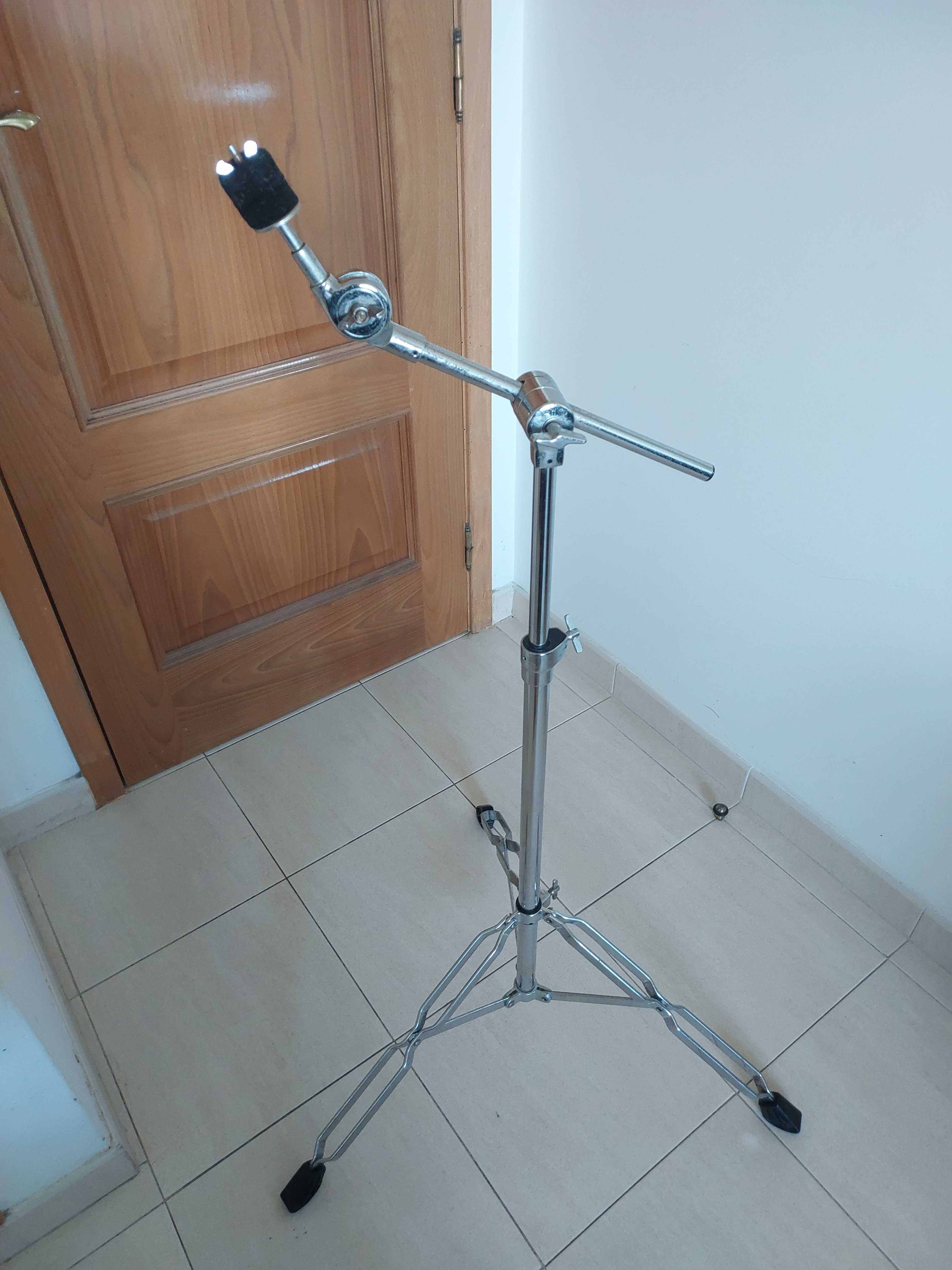 Bateria Pearl Forum Series em bom estado. 500€.