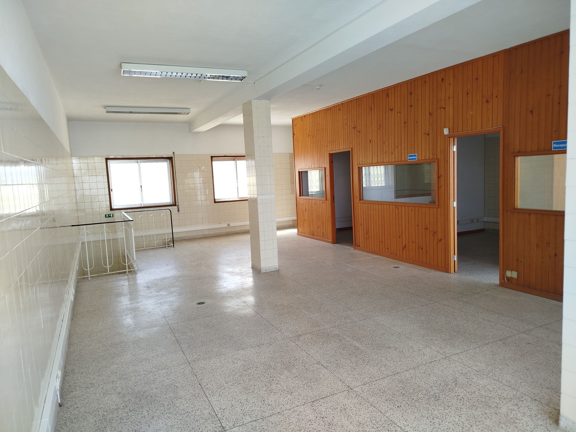 Arrenda-se estabelecimento comercial