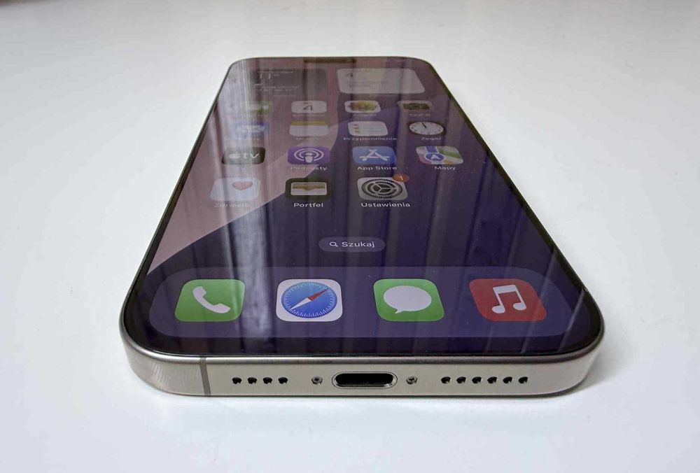 Apple iPhone 16 Pro Max 256Gb + kabel USB GW.