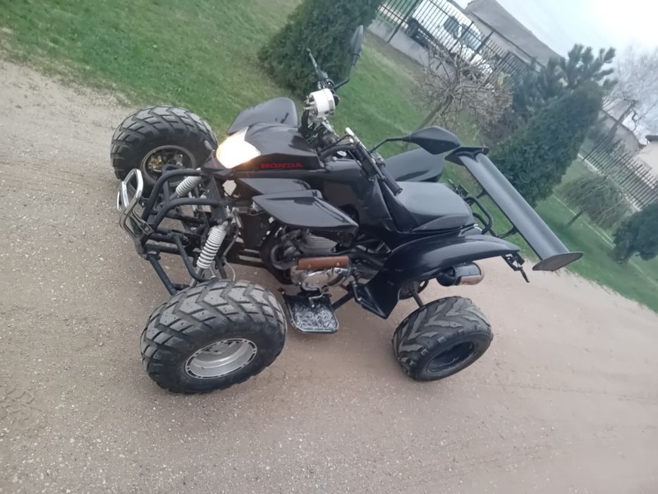 Quad HONDA -300-