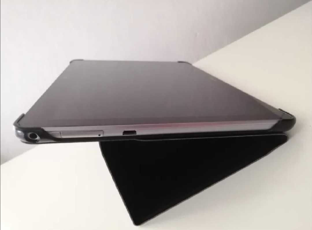 Планшет–телефон HUAWEI Media Pad T3+футляр, металевий корпус