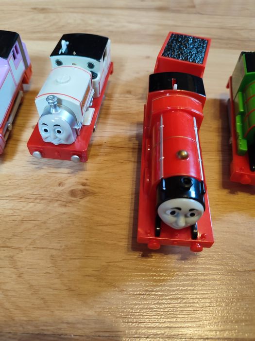 Zestaw pociągów Tomek i przyjaciele Trackmaster na baterie 5 sztuk