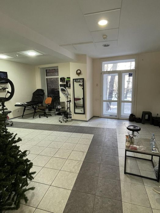 Приміщення у центрі міста, вул. Сталеварів. Ціна знижена!