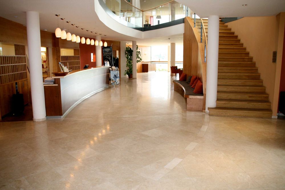 Płytki kamienne, marmur beżowy ,podłogowe, łazienkowe polerowane 60x60