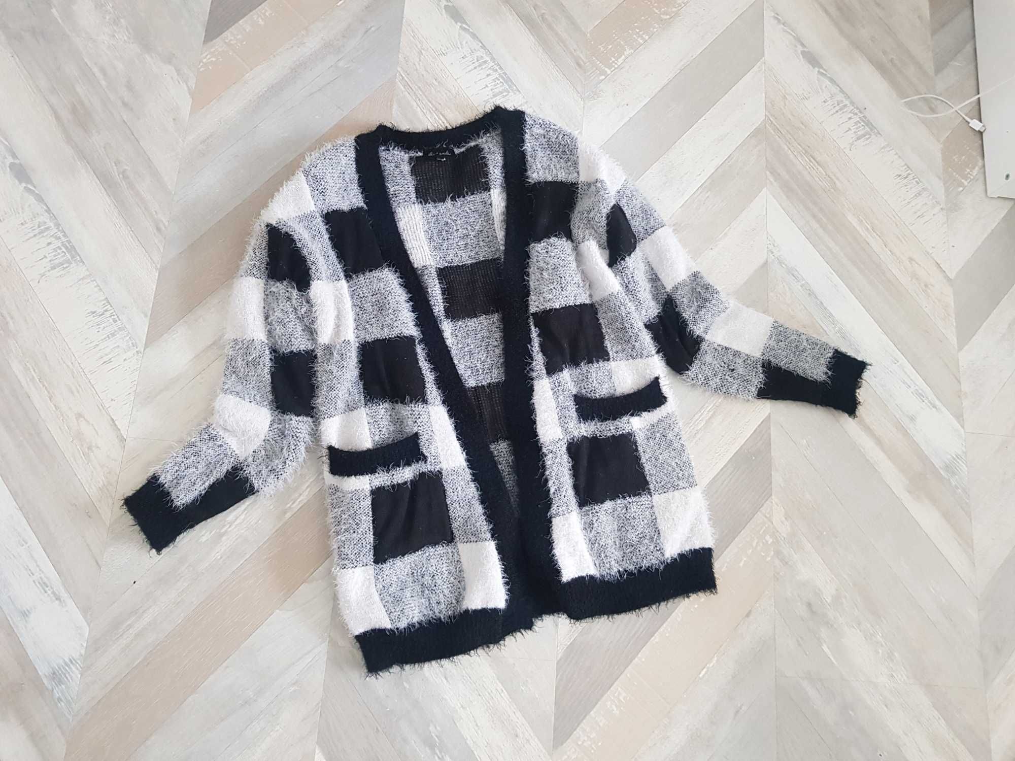 Sweter w kratkę włochacz S