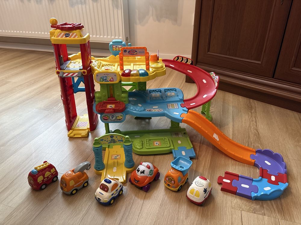 Zabawki Garaż vtech + samochodziki