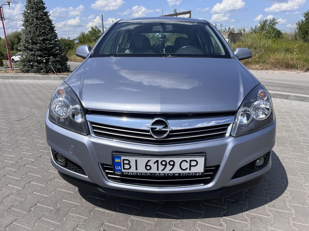 Opel astra h хетчбек