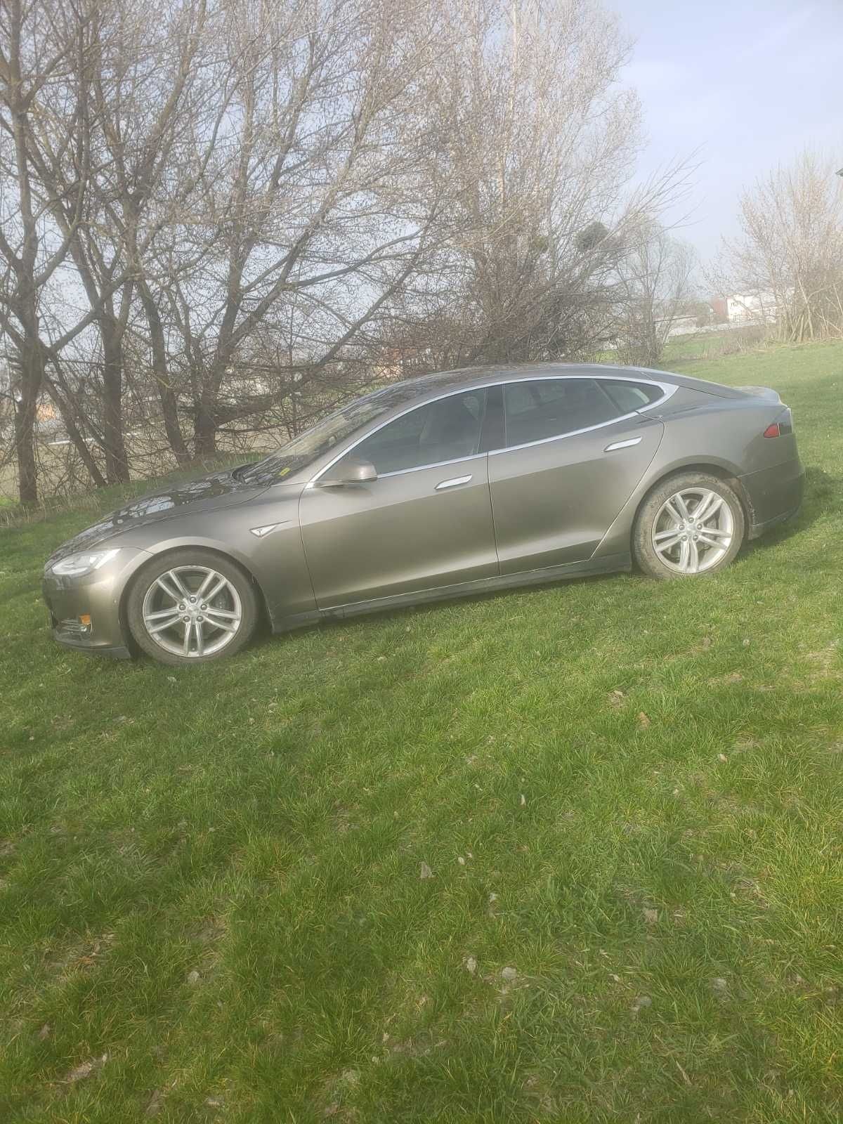 Tesla Model S 2016 70D