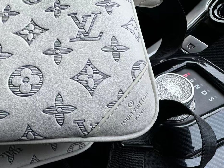 Сумка Louis Vuitton мужская через плечо серая мессенджер планшетка