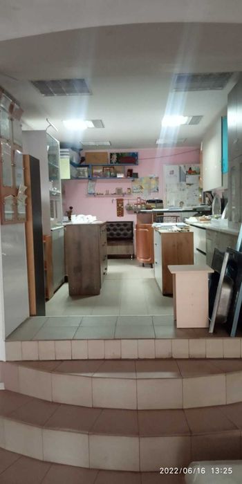 Здам в оренду  магазину разом з однокімнатною суміжною квартирою.