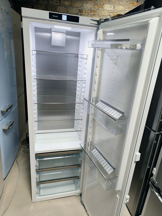Вбудовуваний холодильник Miele K 7747 C