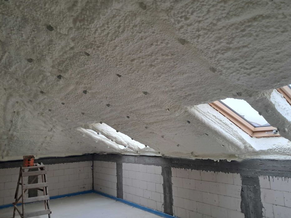Ocieplanie pianą PUR. Docieplanie pianką PUR, ocieplanie poddasza