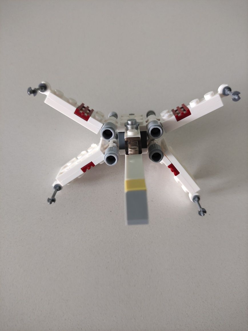 Revista Lego Star Wars com nave