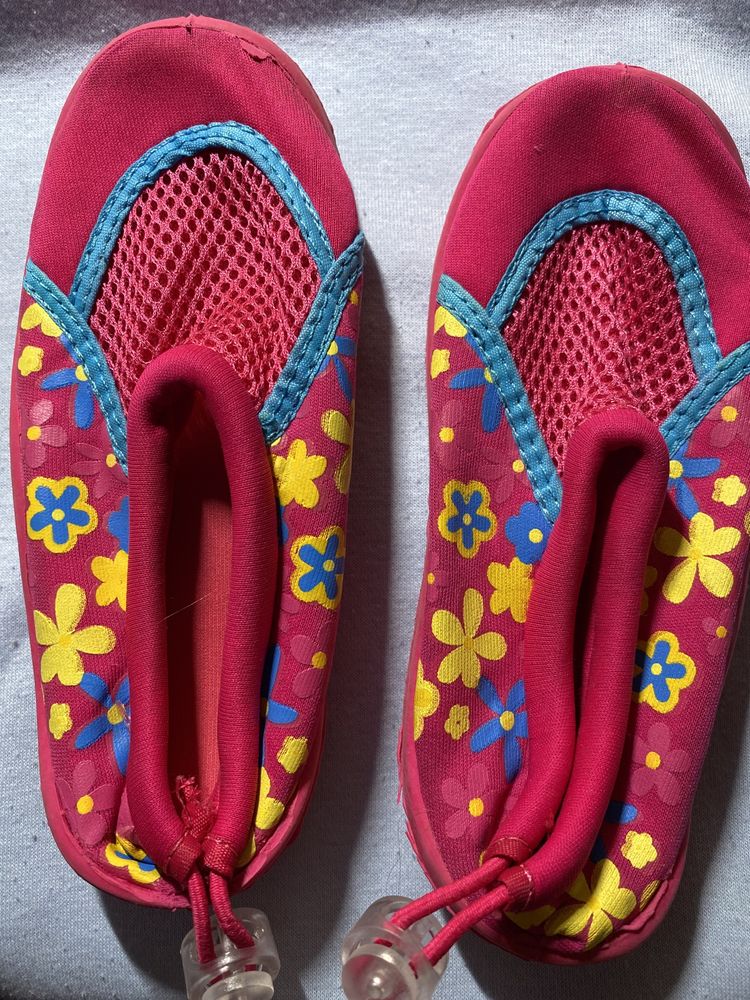 Для девочки коралки обувь для плавания