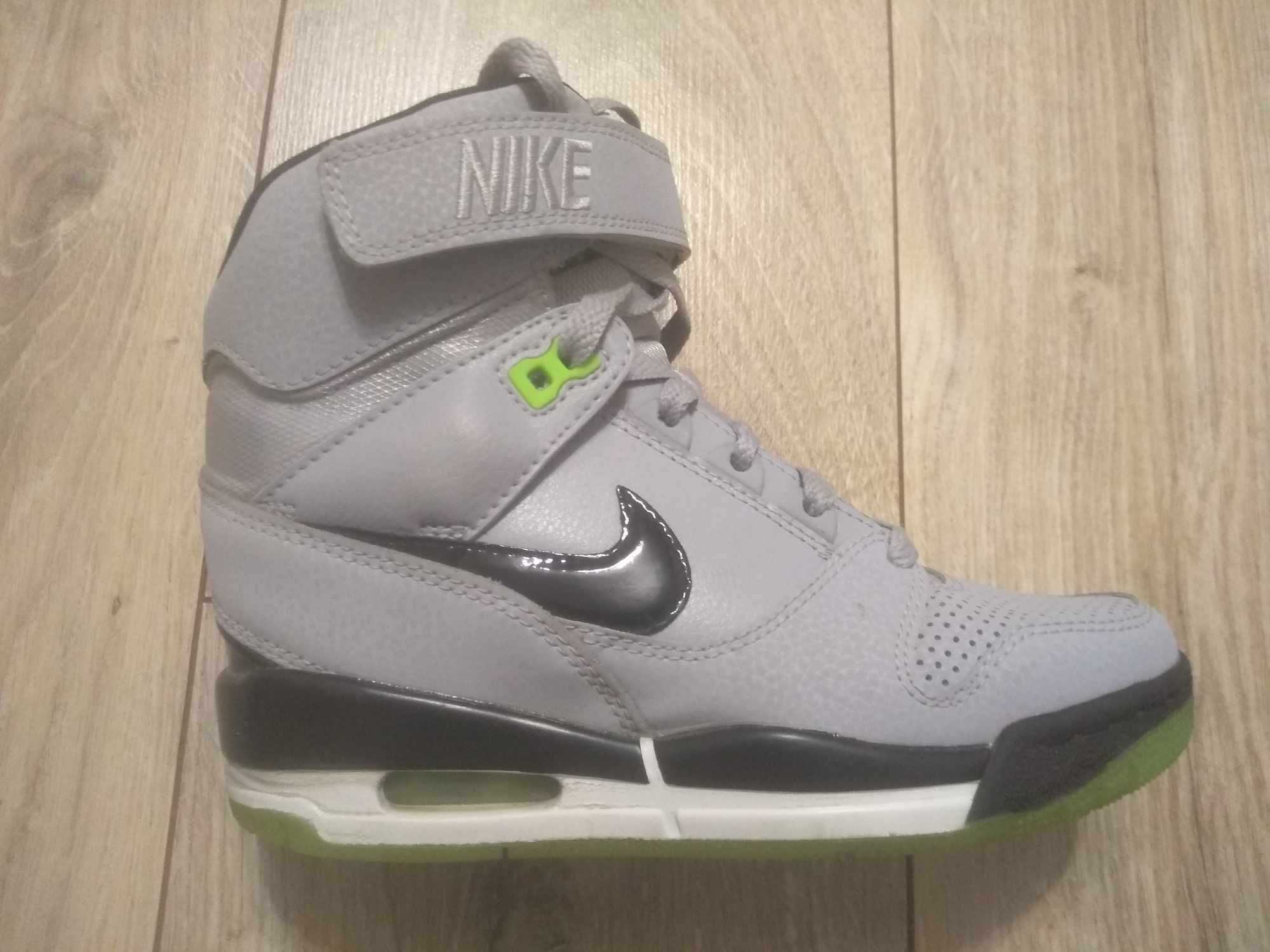 Nike Air Revolution Sky Hi Grey Green 35,5