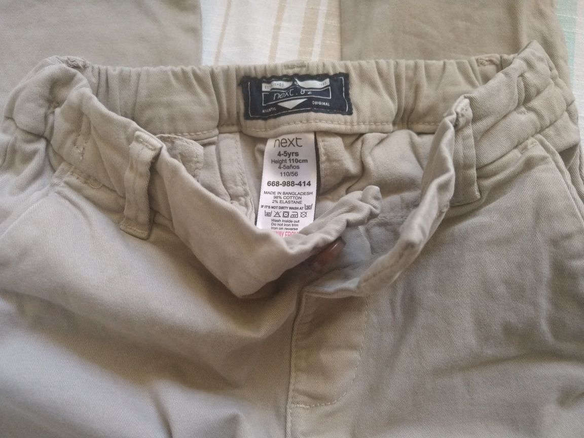 Spodnie typu chinos marki Next (110cm)