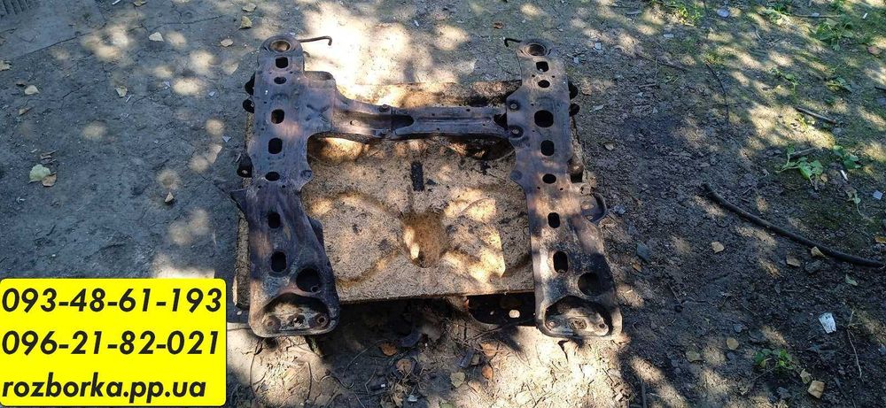 Підрамник передній Mazda 626 gc, передня балка мазда 626 жц, шрот