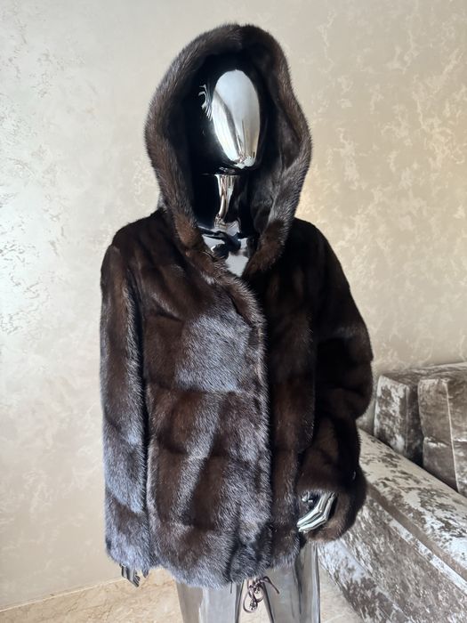Норкова шуба , норка з капюшоном .