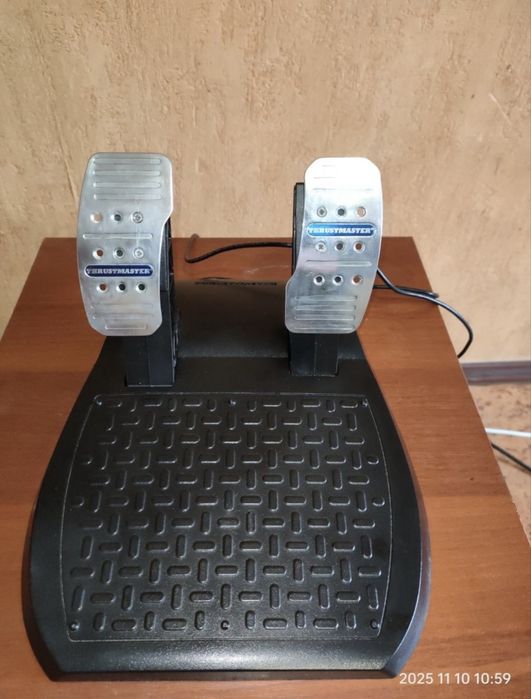 Игровой руль Thrunstmaster T300RS идеал