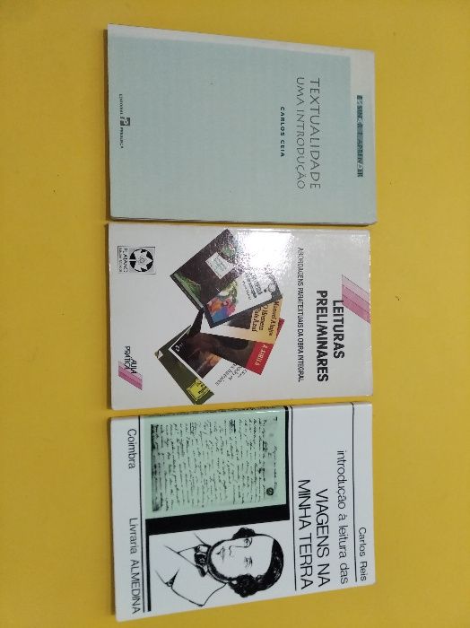 Livros de apoio à disciplina de Português, à escrita e literatura