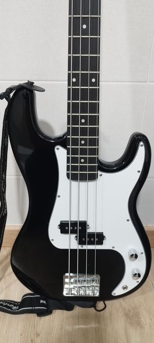 Baixo e amplificador Harley Benton