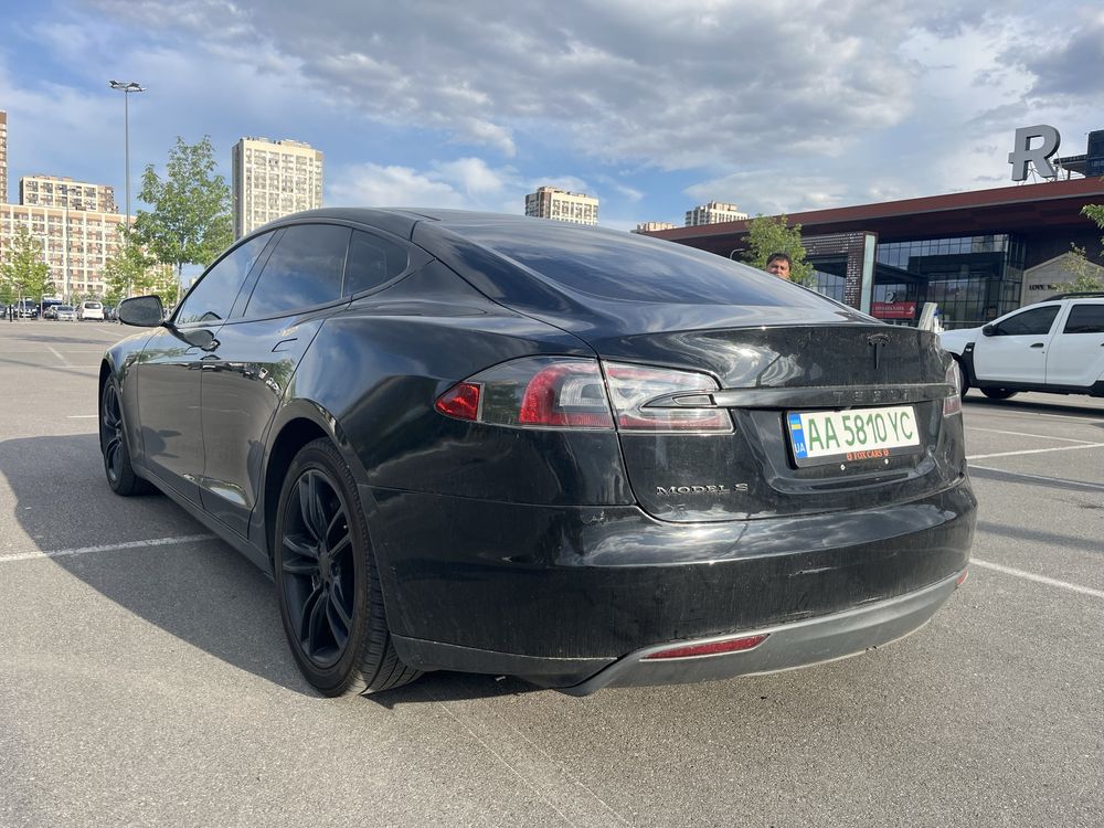 Прокат авто оренда Tesla S аренда для такси