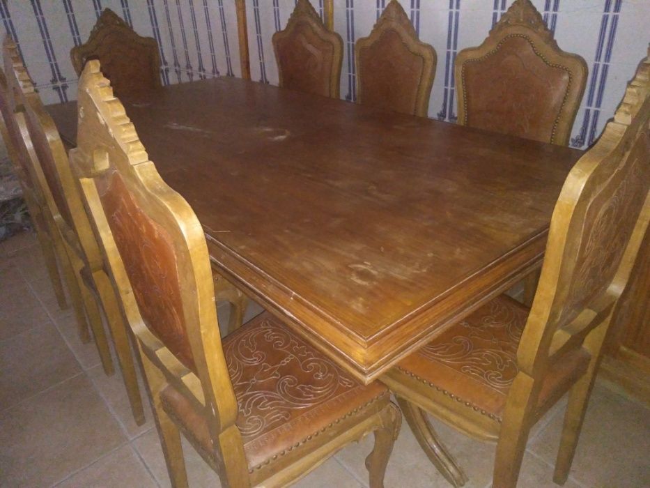 Mesa e cadeiras