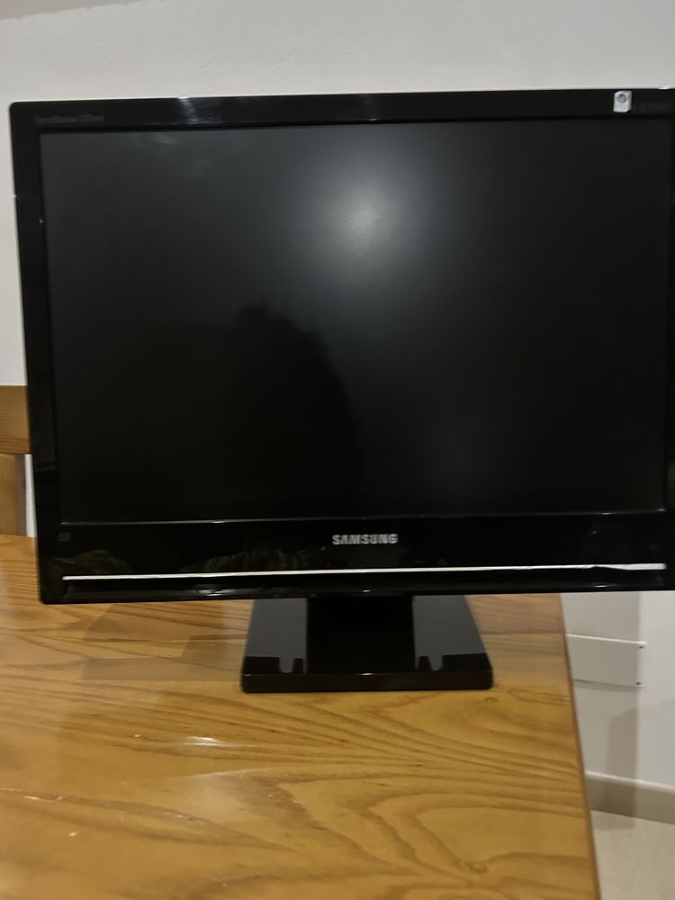 Samsung SyncMaster 225MW (22") - Full HD Preto TV e Monitor PC - LCD
