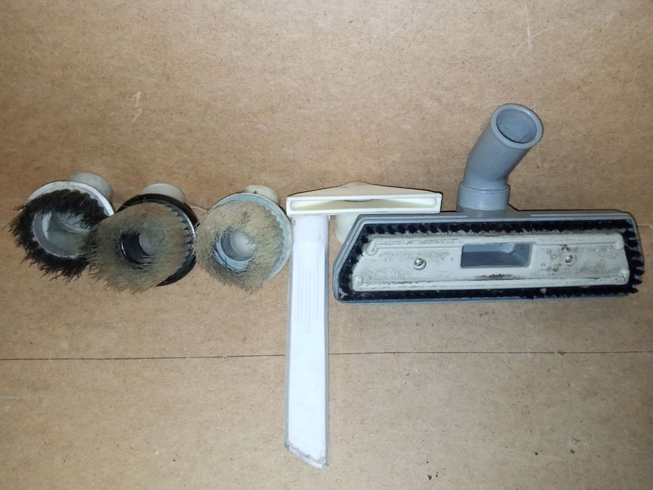 Пилосос:Насадки-щітки радянського виробництва.