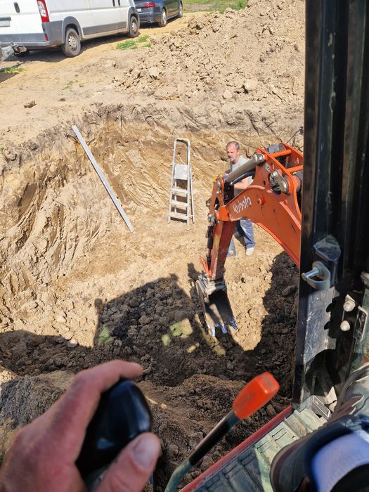 Usługi minikoparką.