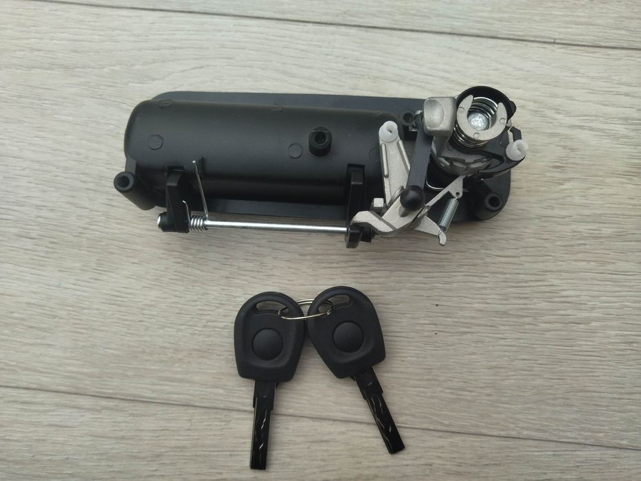 Ручка задняя задня ляди багажника Гольф 4 Golf Caddy Кадди Polo T5 т5