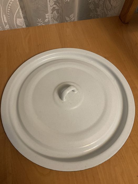 Продам ведро с крышкой объём 10л