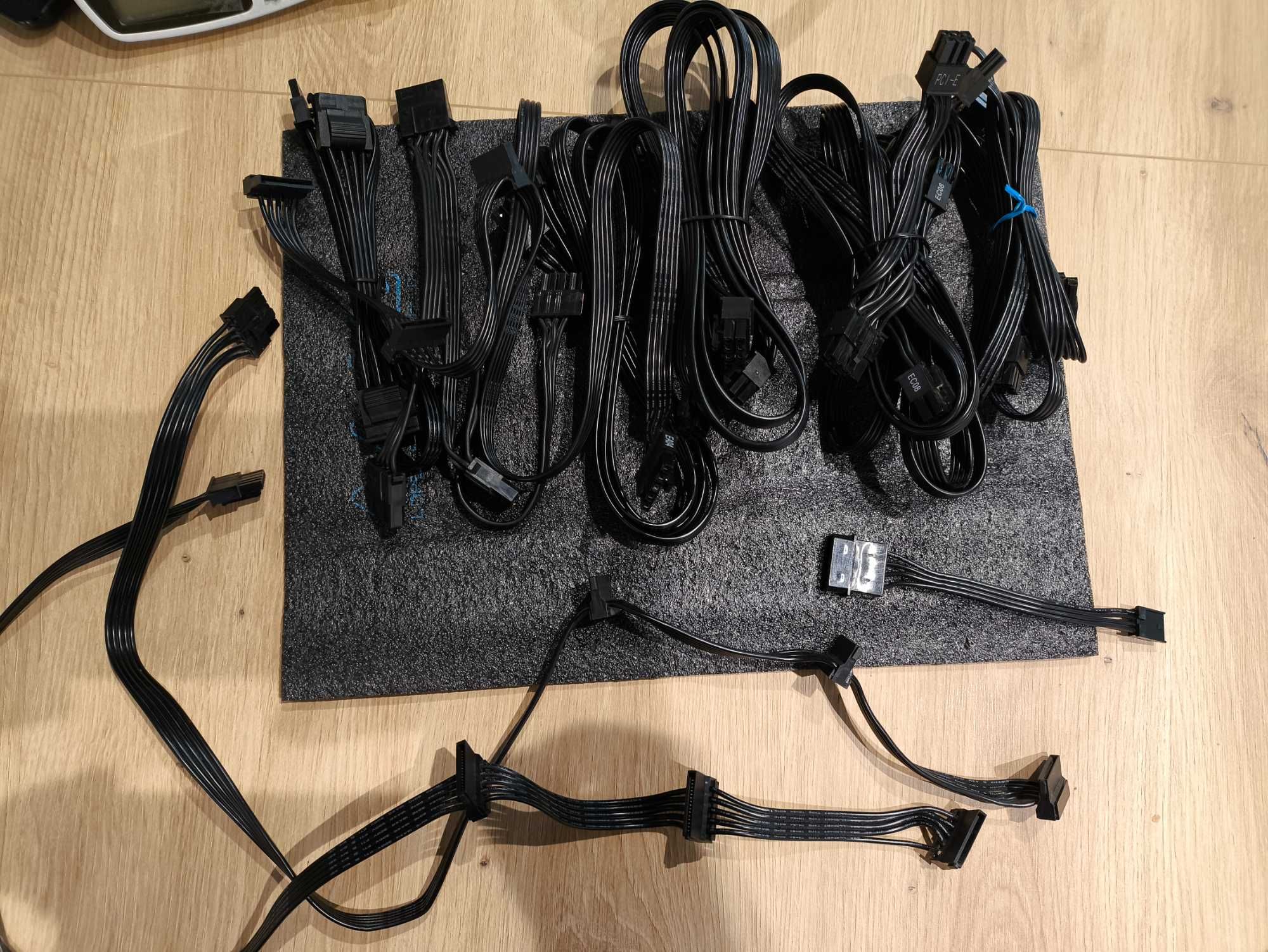 Zasilacz komputerowy Cooler Master V1000 o mocy 1000W