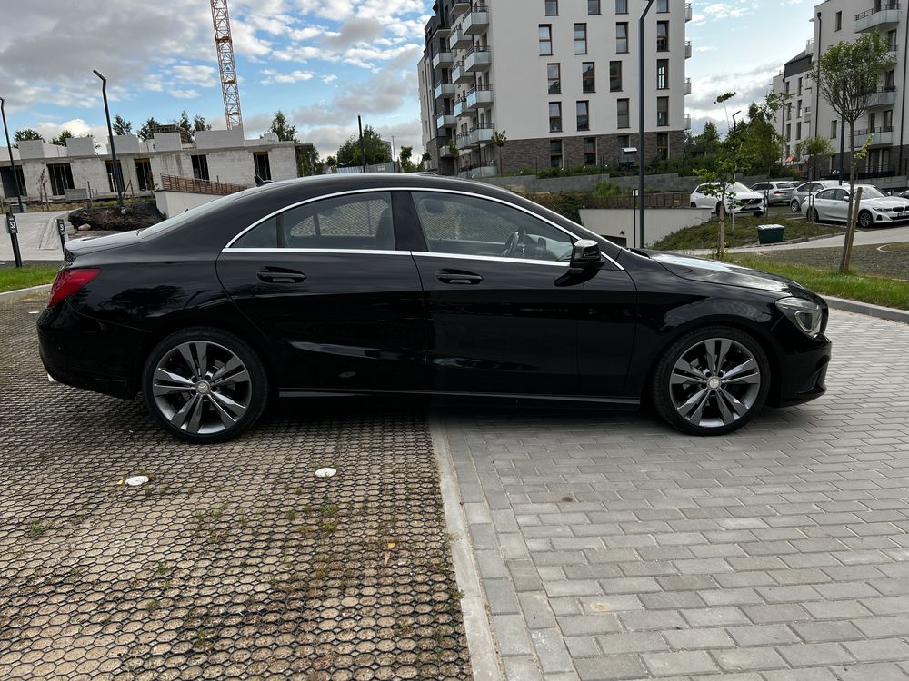 Mercedes-Benz CLA 180 benzyna, manulna skrzynia, bogate wyposażenie