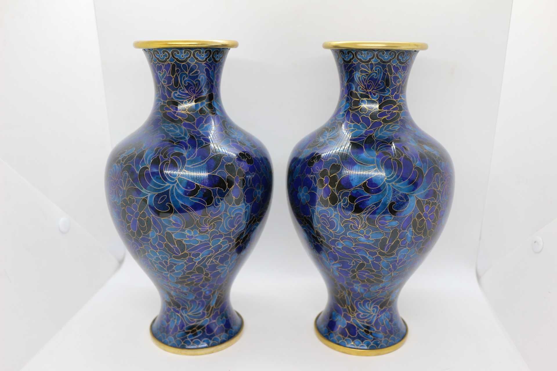 Par de Jarras Chinesa Metal Cloisonné 25 cm Azul Flores fio Dourado XX