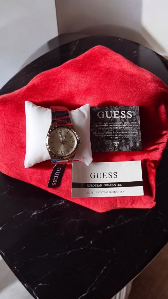 nowy oryginalny srebrny zegarek Guess