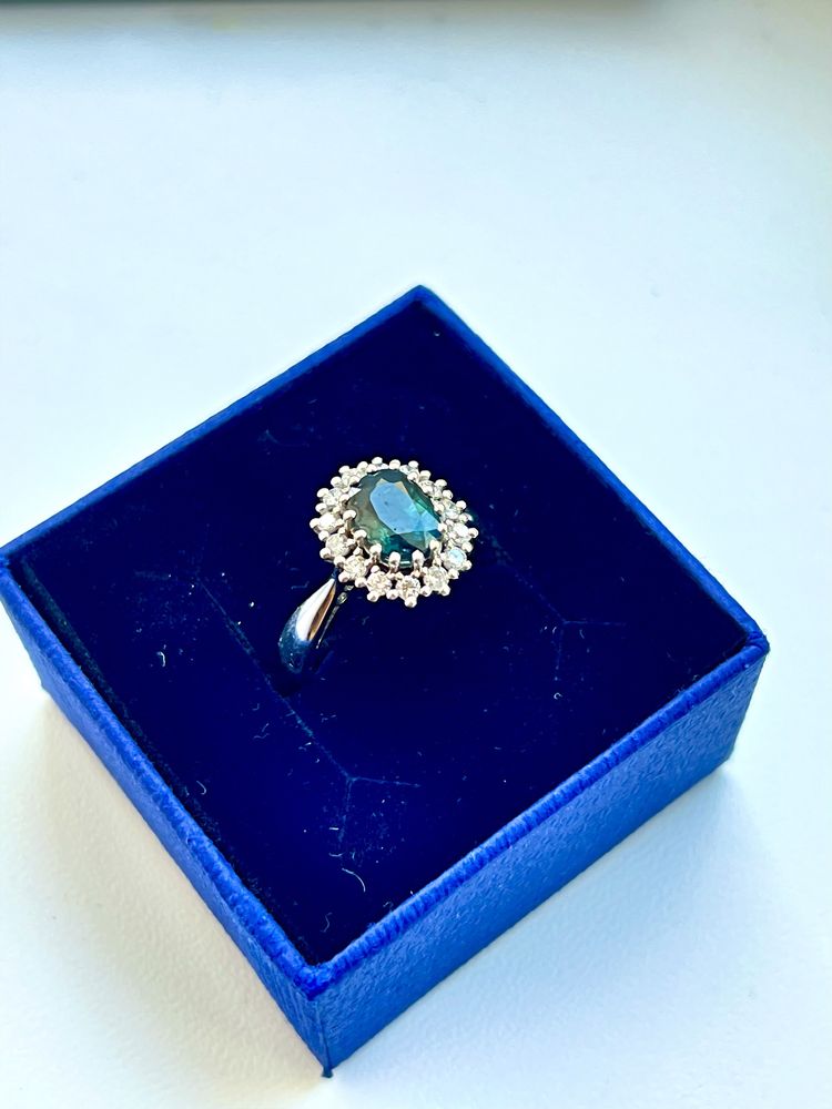 Золотое кольцо Tiffany с сапфиром и бриллиантами