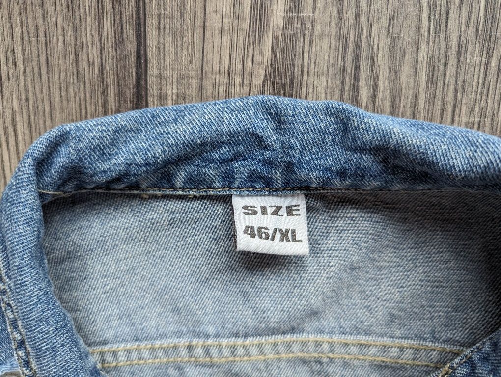 Kurtka jeansowa klasyczna przetarcia dziury vintage