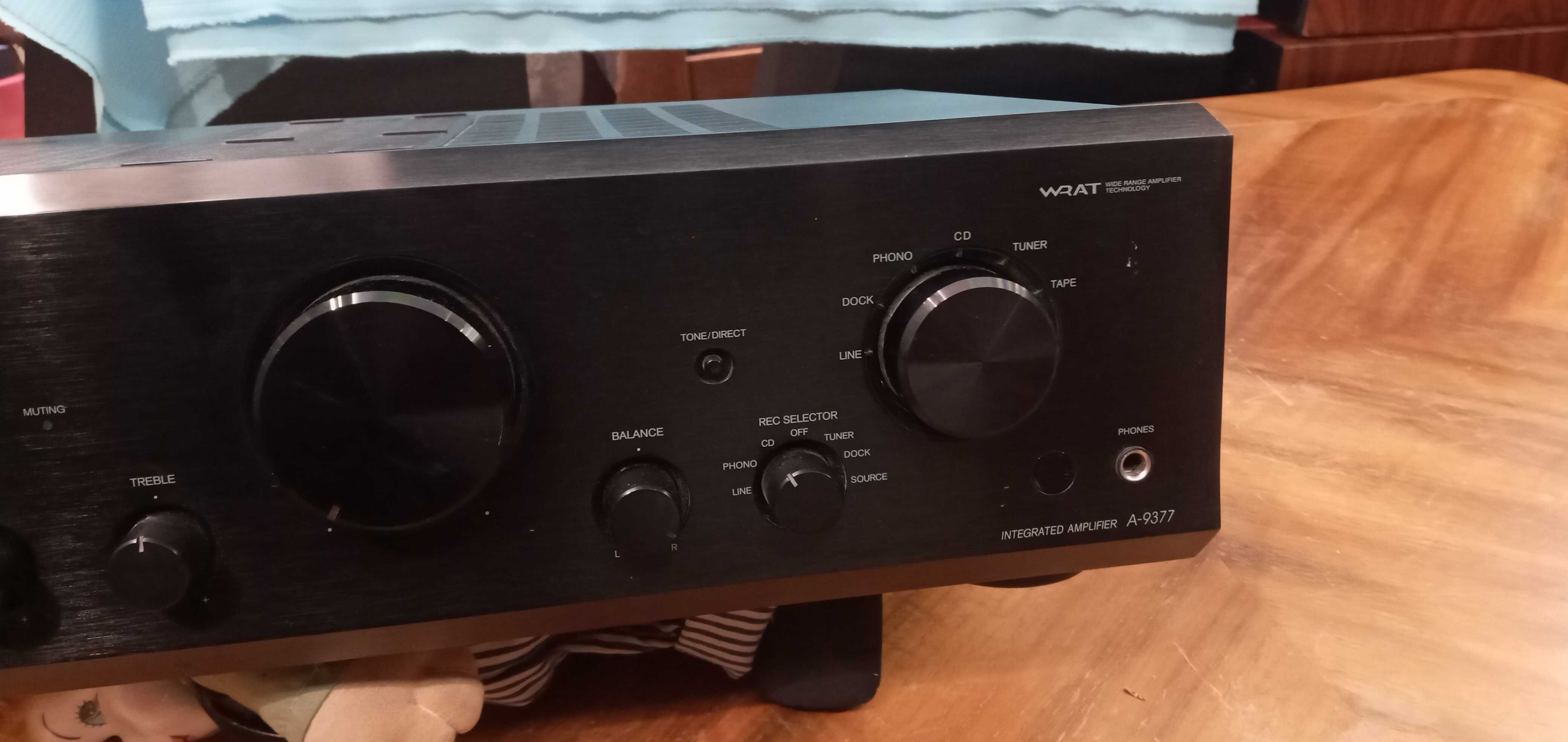 Підсилювач фірми  Onkyo A-9377.