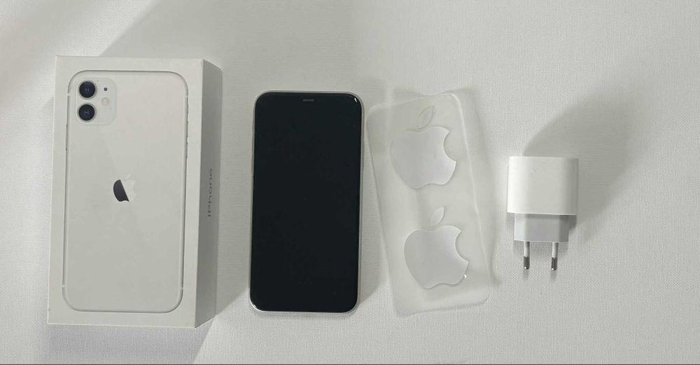 iPhone 11 biały komplet