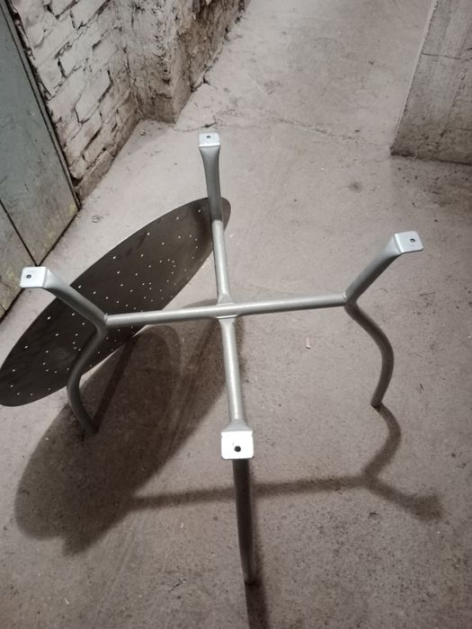 Stolik metalowy na balkon , działkę.