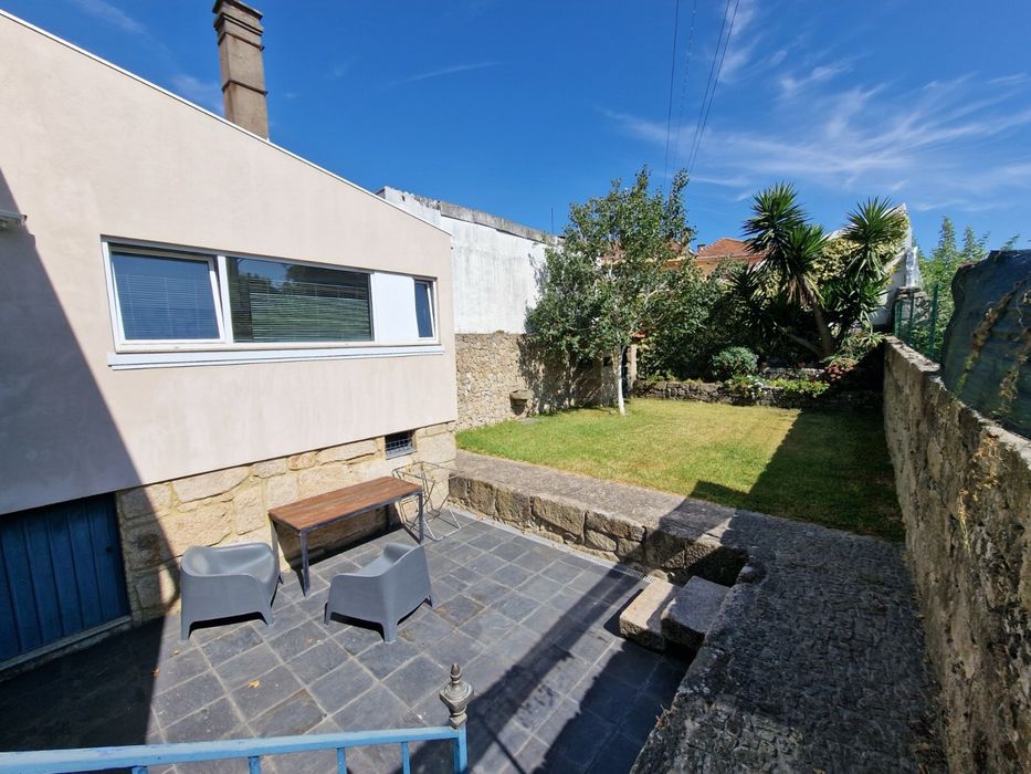 Casa independente com jardim