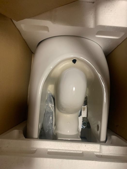 Nowa Bernstein Miska WC wisząca bezrantowa E-9030 z deską zamykającą