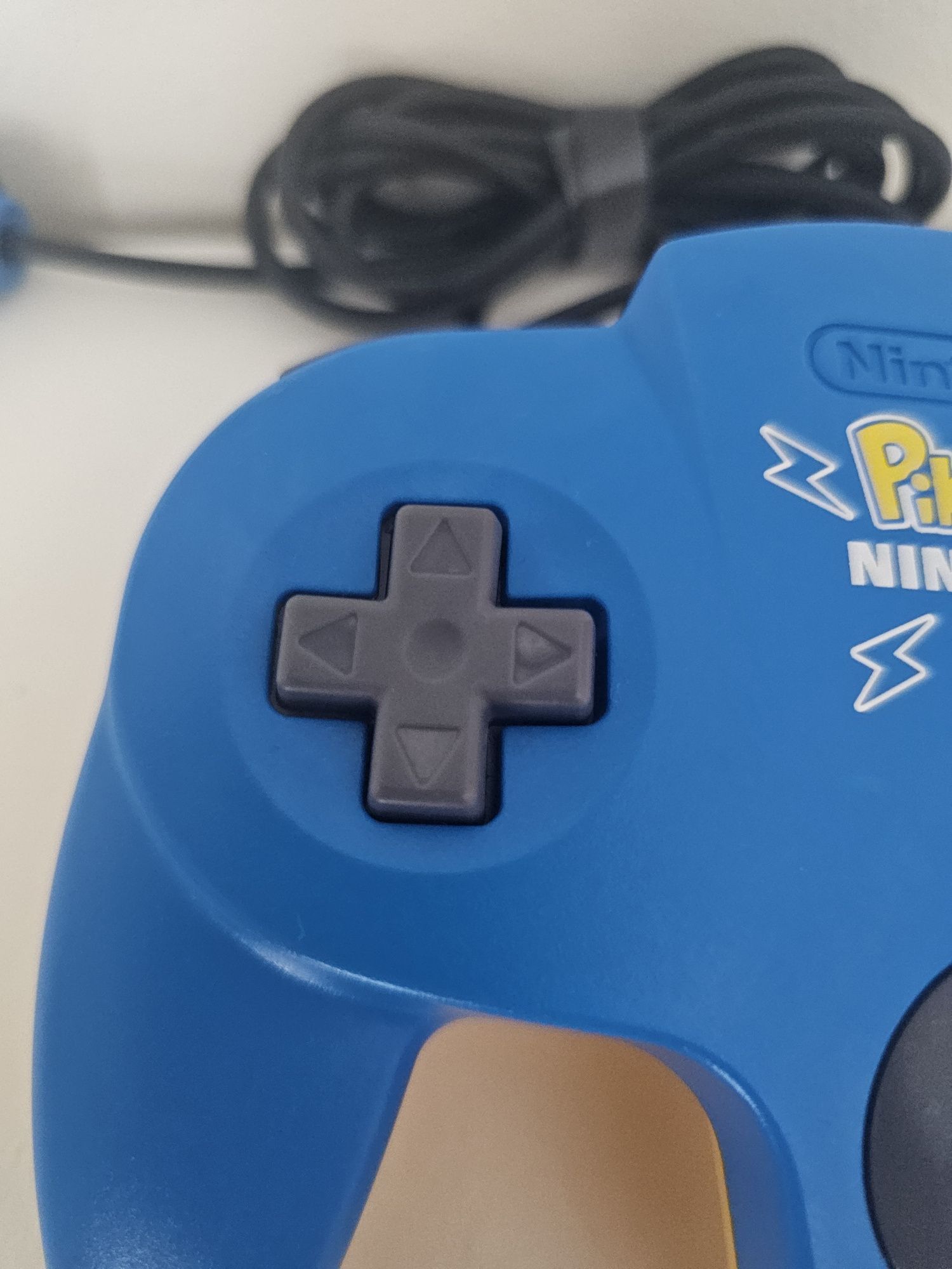 Comando Nintendo 64 Pikachu (edição colecionador)