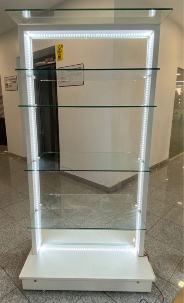 Vitrine  em Vidro com Led e tranformador.