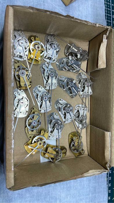 Przystawka balansowa do zegara - sprawna -cena  za 1 sztuke wyborana