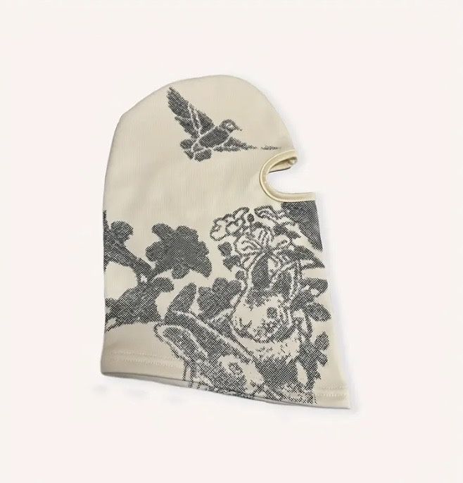 Зимна балаклава в стилі Y2k