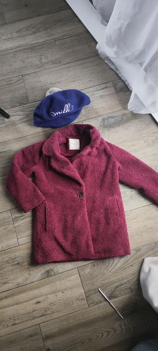 Modny,Bordowy jesienny płaszczyk 110 i beret